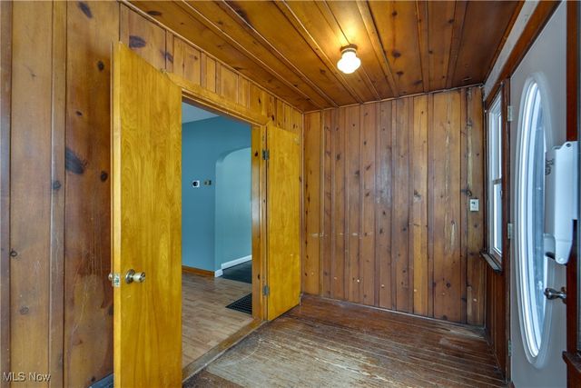 377 Hillsdale Avenue, Barberton, OH 44203