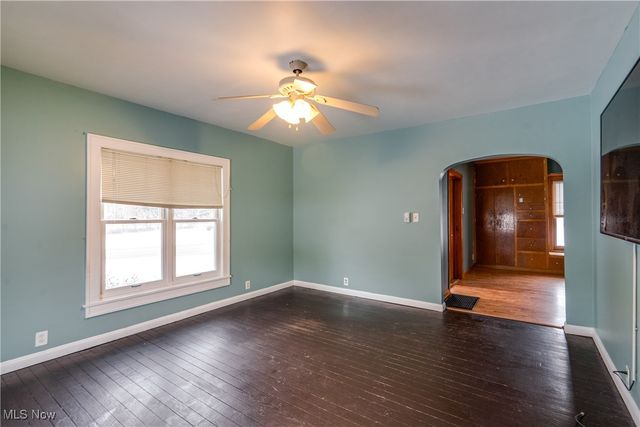 377 Hillsdale Avenue, Barberton, OH 44203