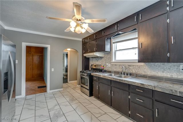 377 Hillsdale Avenue, Barberton, OH 44203