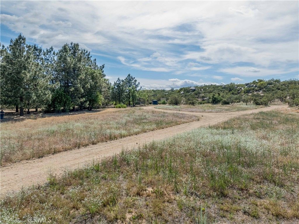 Image 11 of property listing at 46 Lakeshore Boulevard, Aguanga, CA 92536