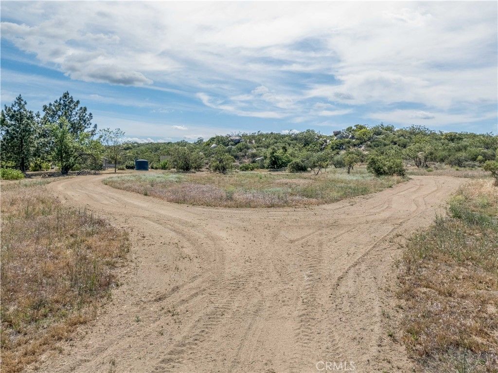 Image 14 of property listing at 46 Lakeshore Boulevard, Aguanga, CA 92536