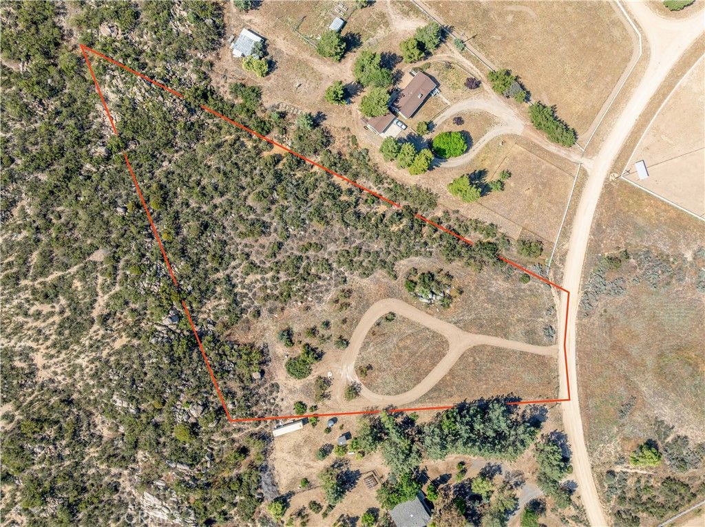 Image 19 of property listing at 46 Lakeshore Boulevard, Aguanga, CA 92536