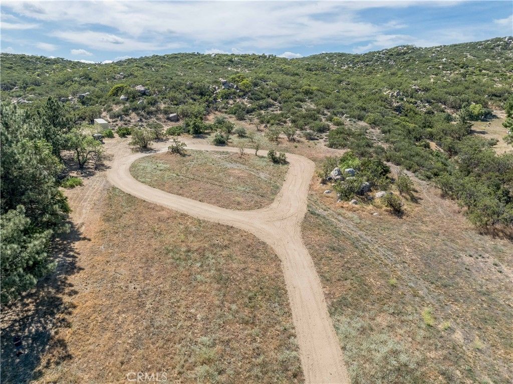 Image 4 of property listing at 46 Lakeshore Boulevard, Aguanga, CA 92536