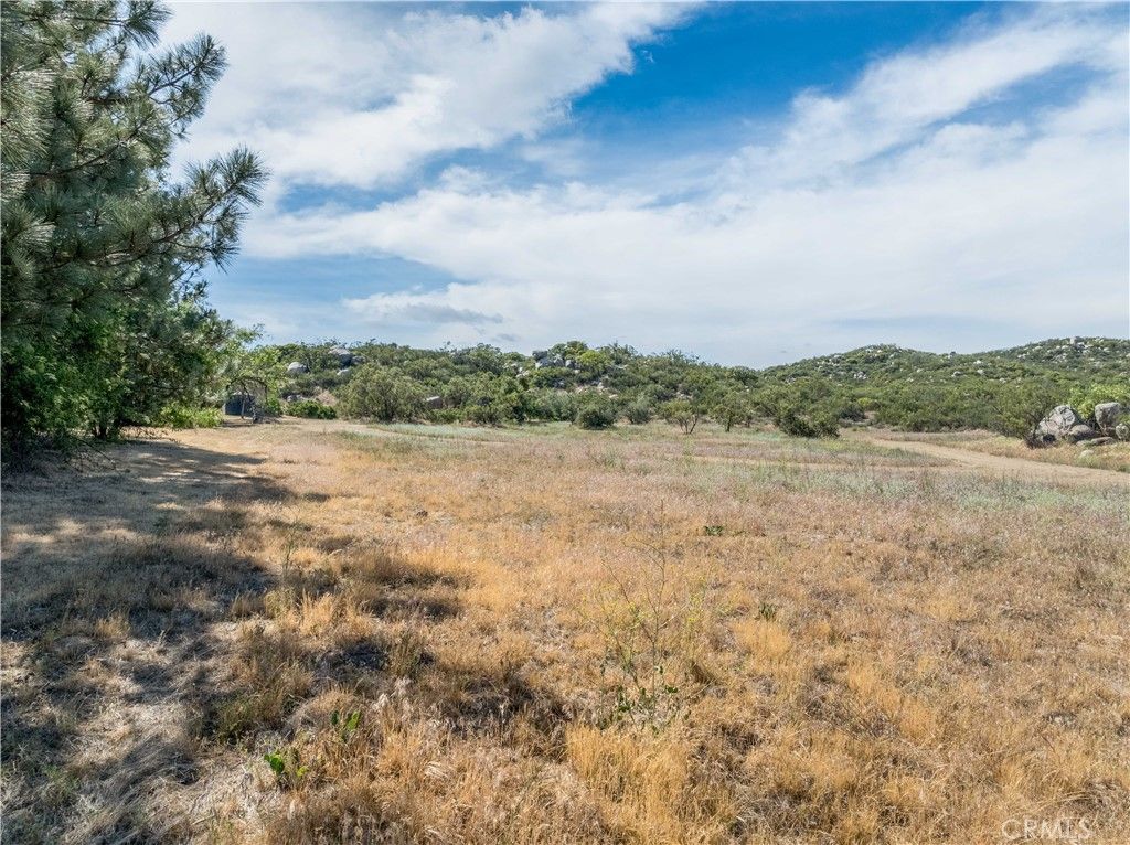 Image 5 of property listing at 46 Lakeshore Boulevard, Aguanga, CA 92536