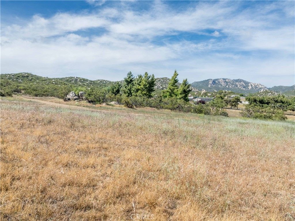 Image 6 of property listing at 46 Lakeshore Boulevard, Aguanga, CA 92536