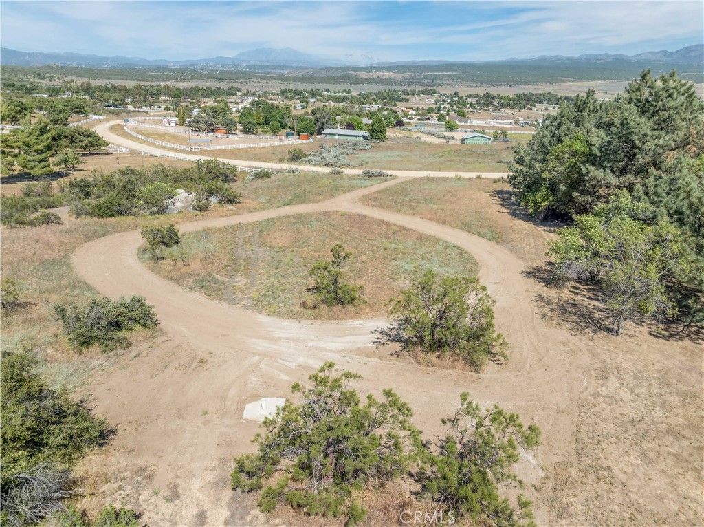 Image 8 of property listing at 46 Lakeshore Boulevard, Aguanga, CA 92536