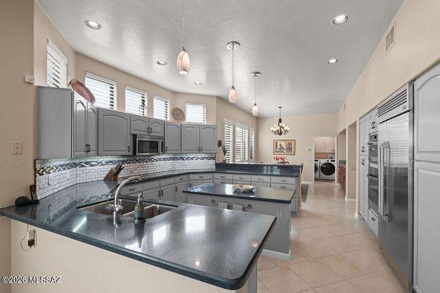 1587 W Baltusrol, Green Valley, AZ 85622