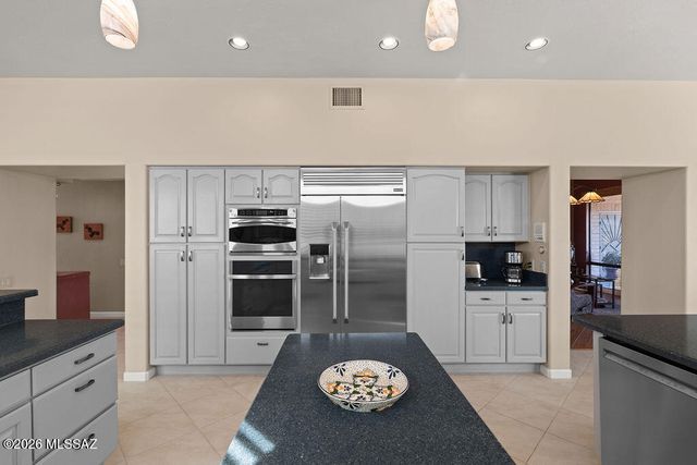 1587 W Baltusrol, Green Valley, AZ 85622