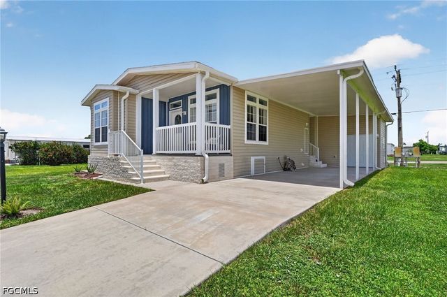 5671 Captain John Smith LOOP, North Fort Myers, FL 33917