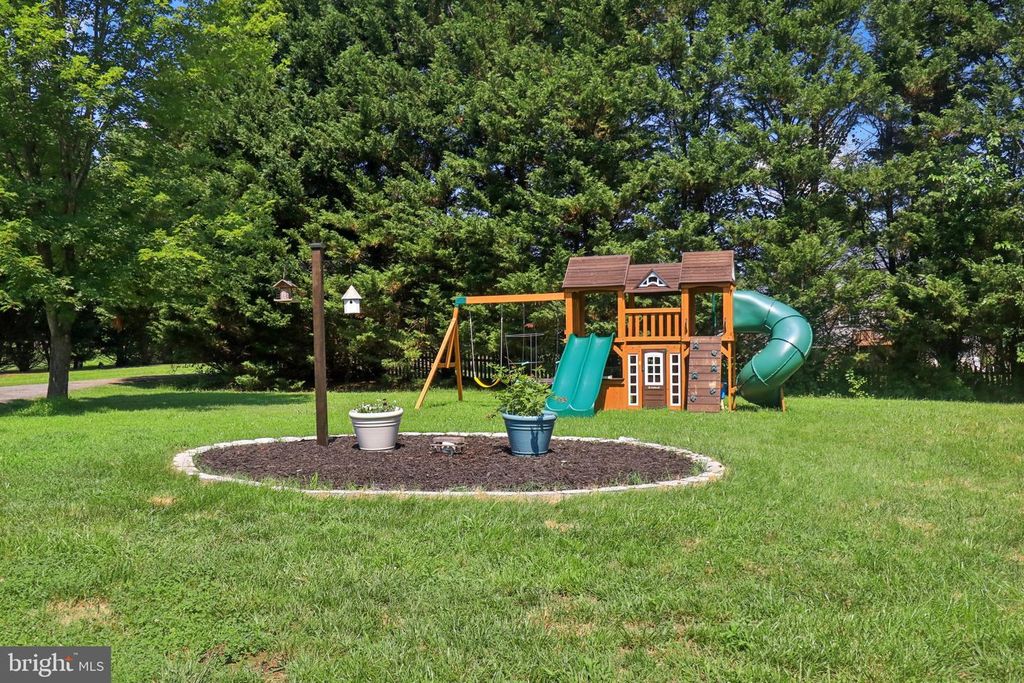 Image 96 of property listing at 1267 SHERIDAN DR, Owings, MD 20736