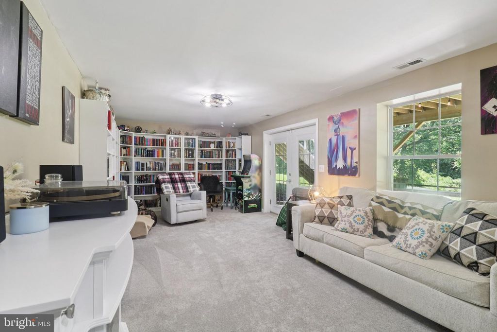 Image 38 of property listing at 1267 SHERIDAN DR, Owings, MD 20736