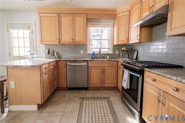 9505 Steamboat Dr, Glen Allen, VA 23060