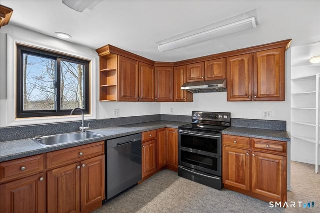 18 Deer Path Lane, North Branford, CT 06471