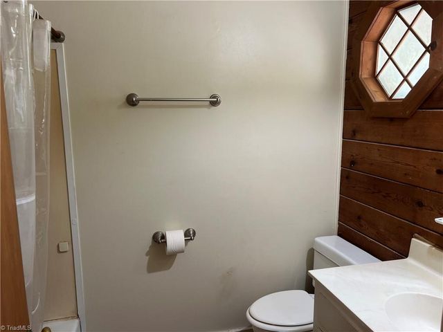 5875 Groometown Road, High Point, NC 27263