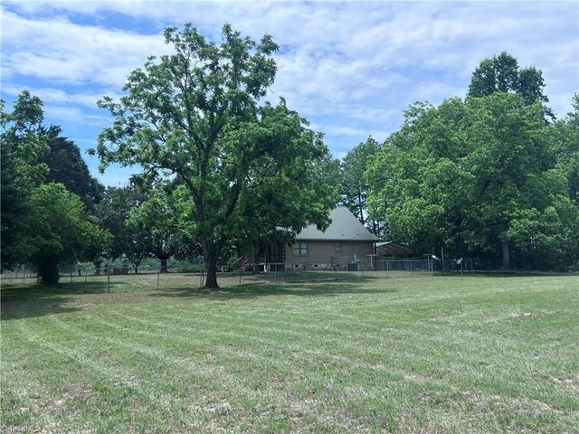 5875 Groometown Road, High Point, NC 27263
