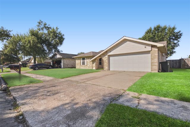 1323 Castle Glen Drive, Houston, TX 77015