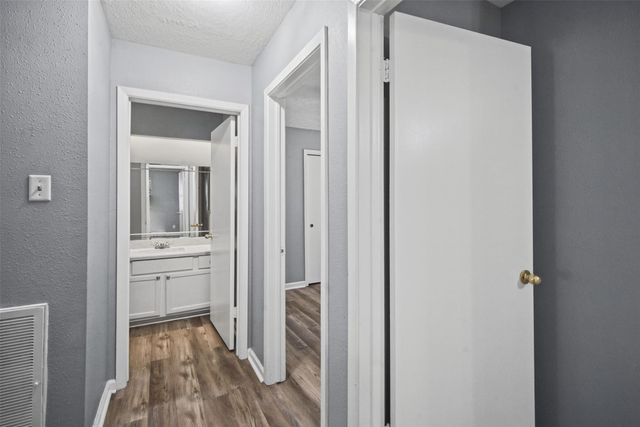 1323 Castle Glen Drive, Houston, TX 77015