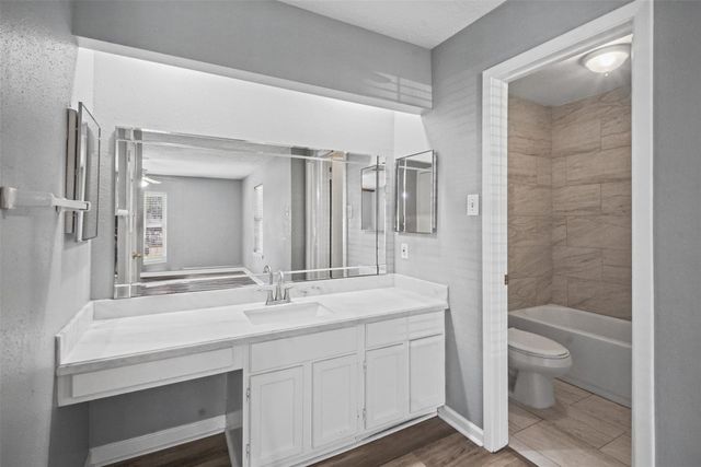 1323 Castle Glen Drive, Houston, TX 77015