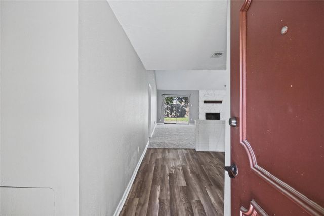 1323 Castle Glen Drive, Houston, TX 77015