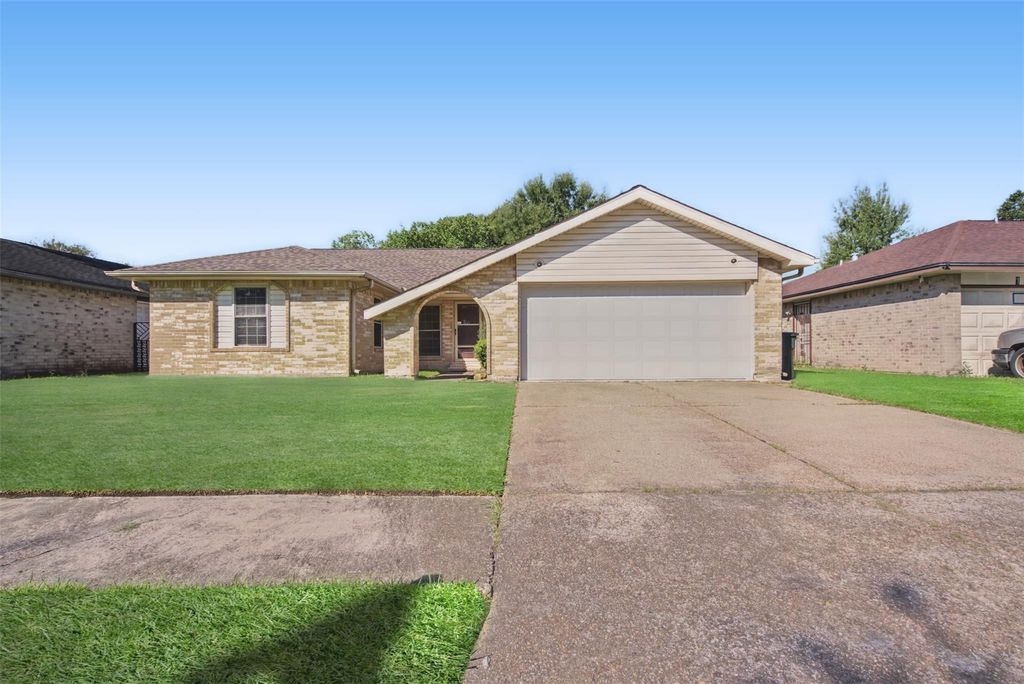 1323 Castle Glen Drive, Houston, TX 77015