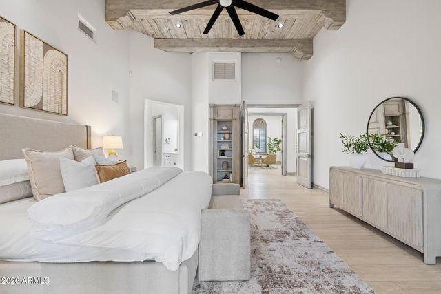 2748 E WARBLER Road, Gilbert, AZ 85297
