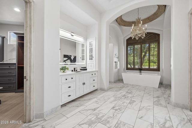 2748 E WARBLER Road, Gilbert, AZ 85297
