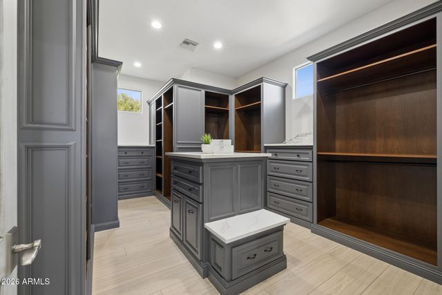 2748 E WARBLER Road, Gilbert, AZ 85297