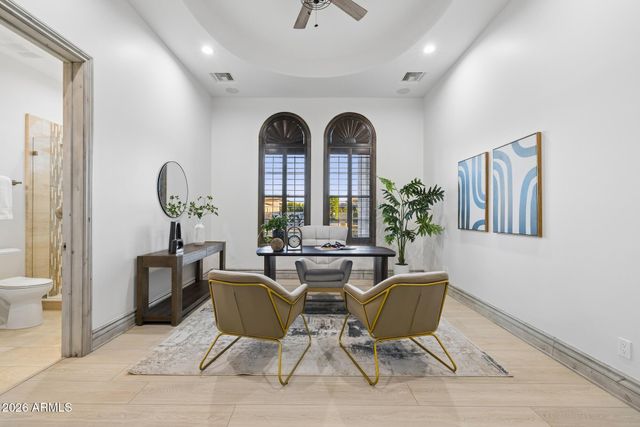 2748 E WARBLER Road, Gilbert, AZ 85297