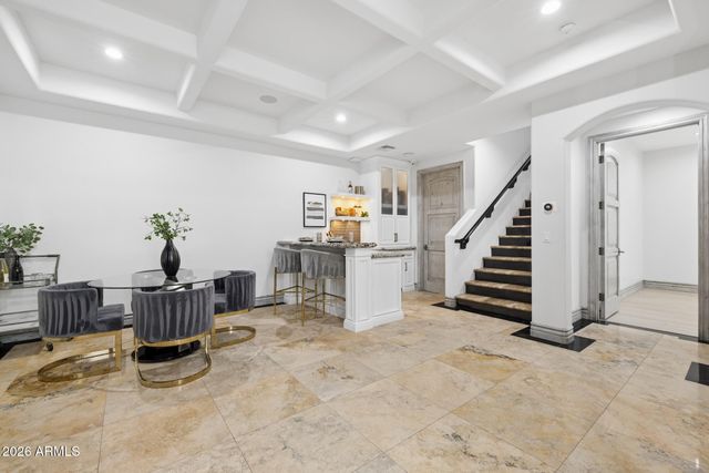 2748 E WARBLER Road, Gilbert, AZ 85297