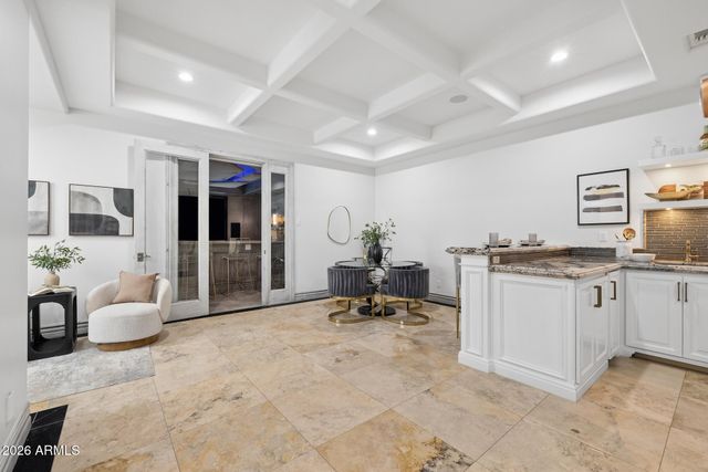 2748 E WARBLER Road, Gilbert, AZ 85297