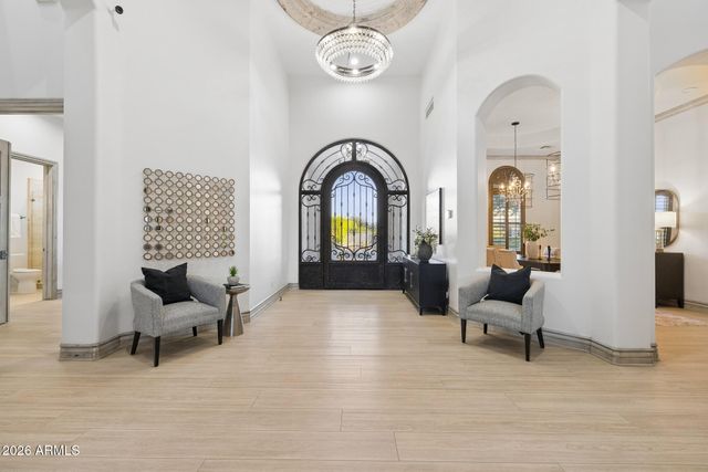 2748 E WARBLER Road, Gilbert, AZ 85297