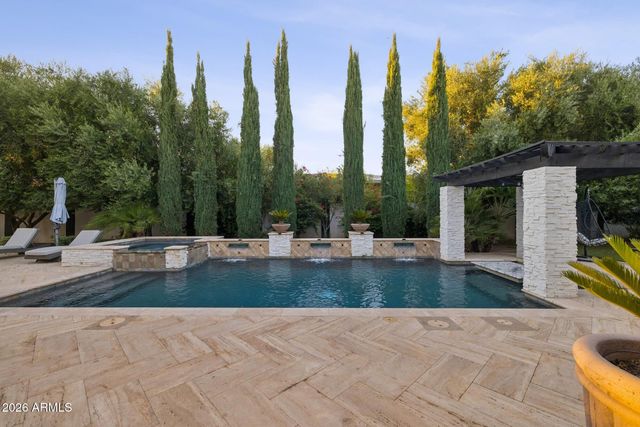 2748 E WARBLER Road, Gilbert, AZ 85297