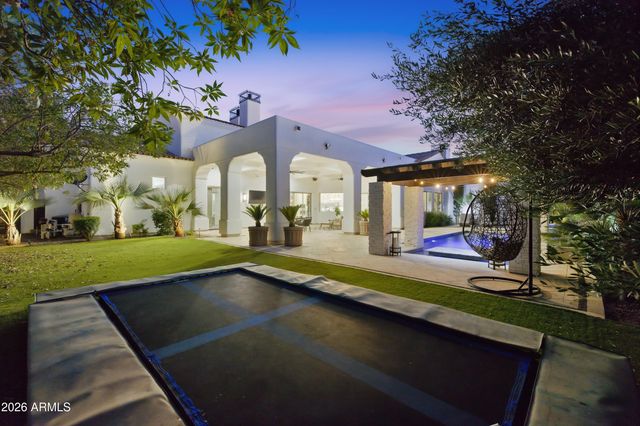 2748 E WARBLER Road, Gilbert, AZ 85297