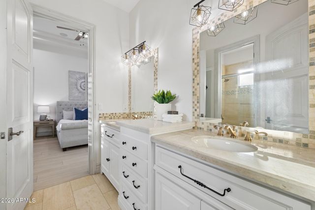 2748 E WARBLER Road, Gilbert, AZ 85297