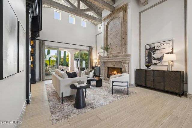 2748 E WARBLER Road, Gilbert, AZ 85297