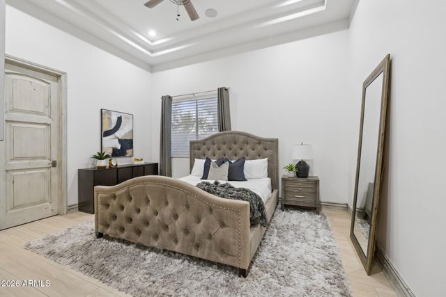 2748 E WARBLER Road, Gilbert, AZ 85297