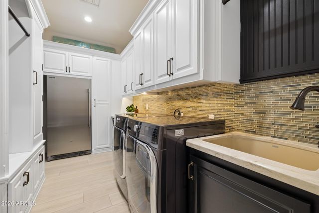 2748 E WARBLER Road, Gilbert, AZ 85297