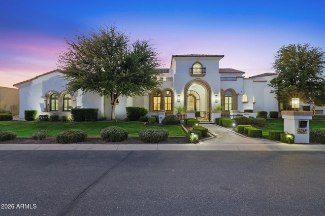 2748 E WARBLER Road, Gilbert, AZ 85297