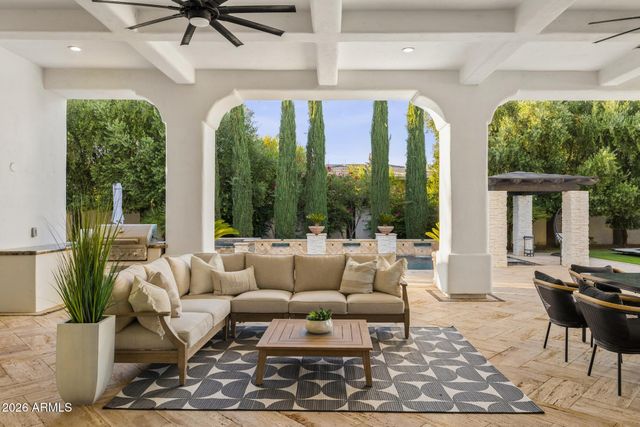 2748 E WARBLER Road, Gilbert, AZ 85297