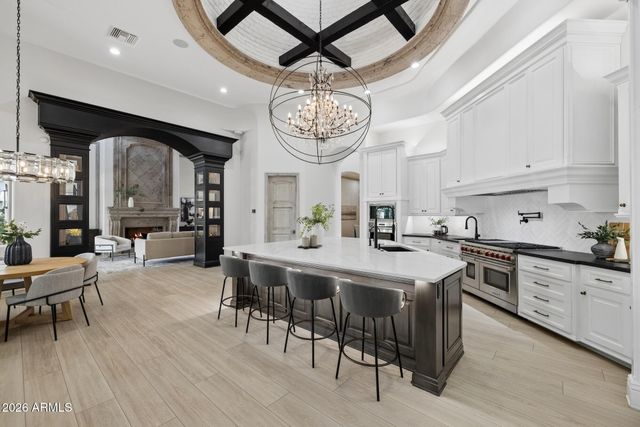2748 E WARBLER Road, Gilbert, AZ 85297