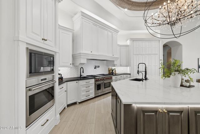 2748 E WARBLER Road, Gilbert, AZ 85297