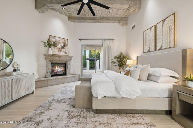 2748 E WARBLER Road, Gilbert, AZ 85297