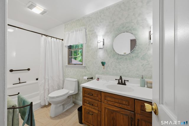 42 Linda Lane, New Fairfield, CT 06812