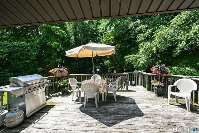 42 Linda Lane, New Fairfield, CT 06812