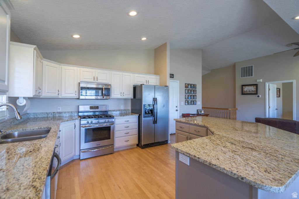 Image 11 of property listing at 2145 S LEGACY DR, St. George, UT 84770
