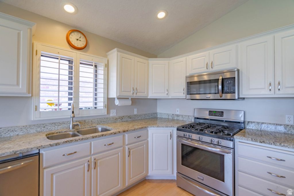 Image 12 of property listing at 2145 S LEGACY DR, St. George, UT 84770