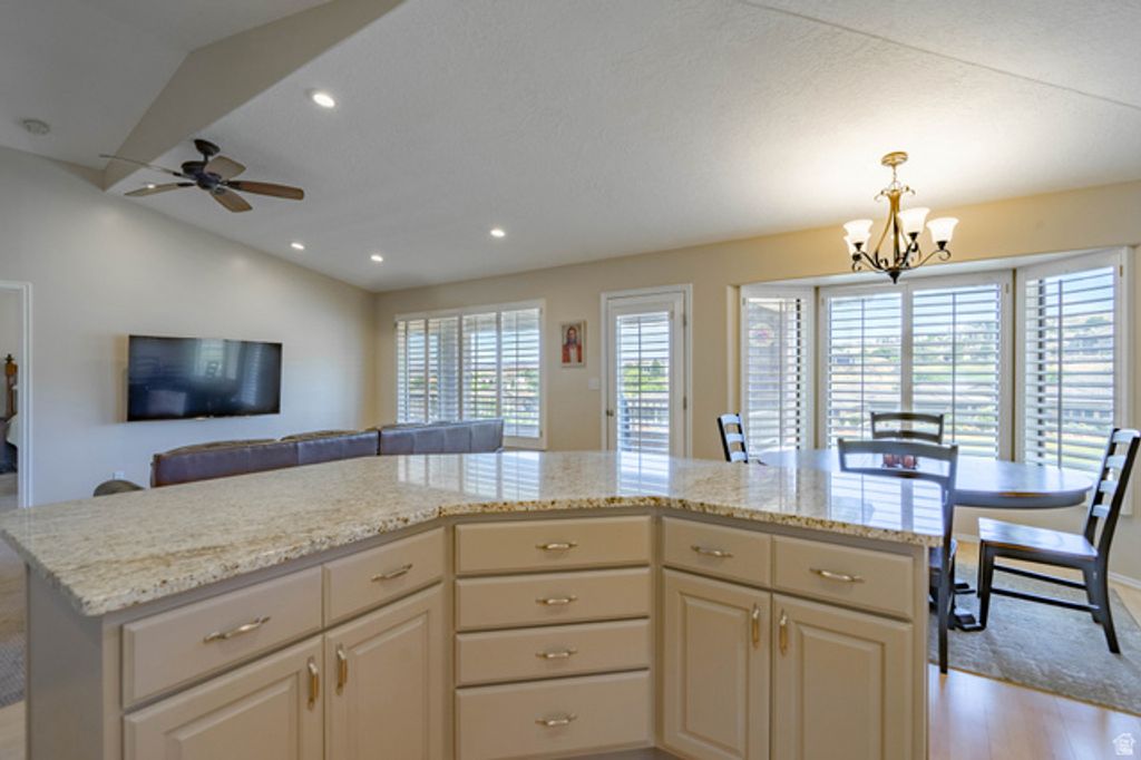 Image 14 of property listing at 2145 S LEGACY DR, St. George, UT 84770