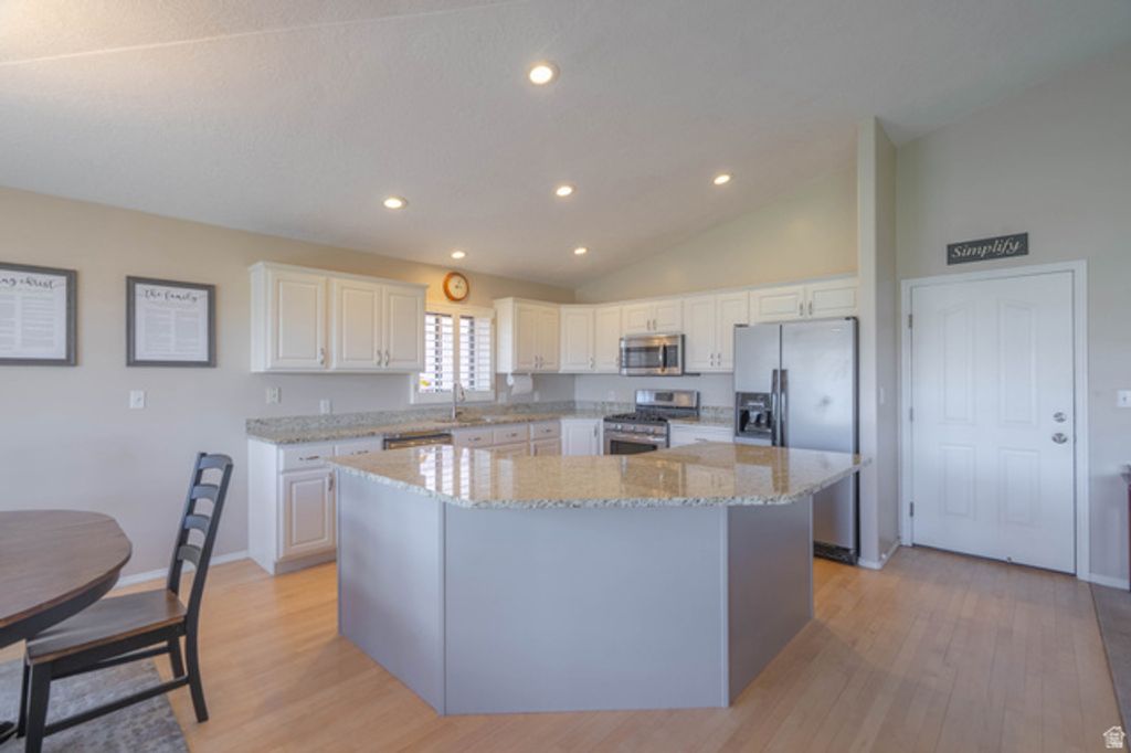 Image 9 of property listing at 2145 S LEGACY DR, St. George, UT 84770
