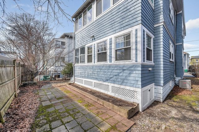 12 Metcalf St 12, Medford, MA 02155