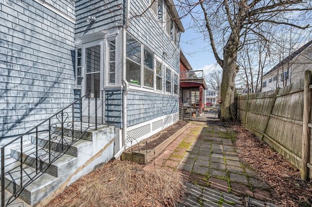 12 Metcalf St 12, Medford, MA 02155